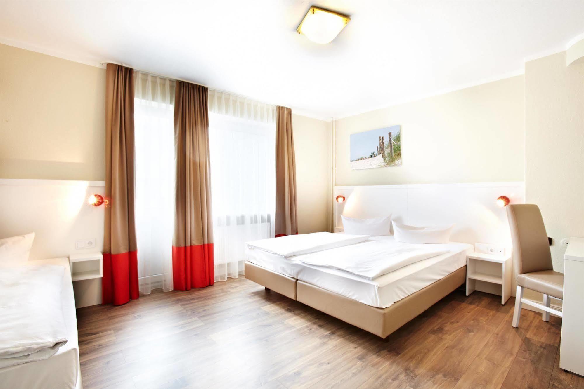 Отель Ostseehalle By Premiere Classe *